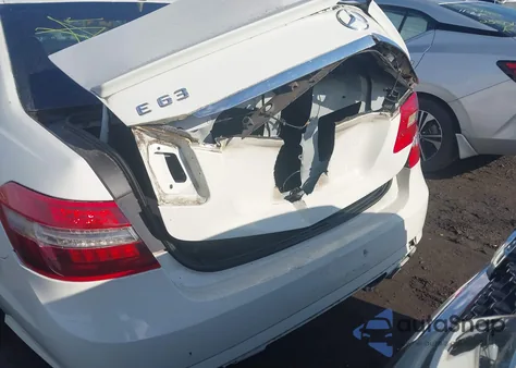 2010 Mercedes-Benz E 63 Amg z USA, uszkodzony, nr VIN WDDHF7HB0AA095578